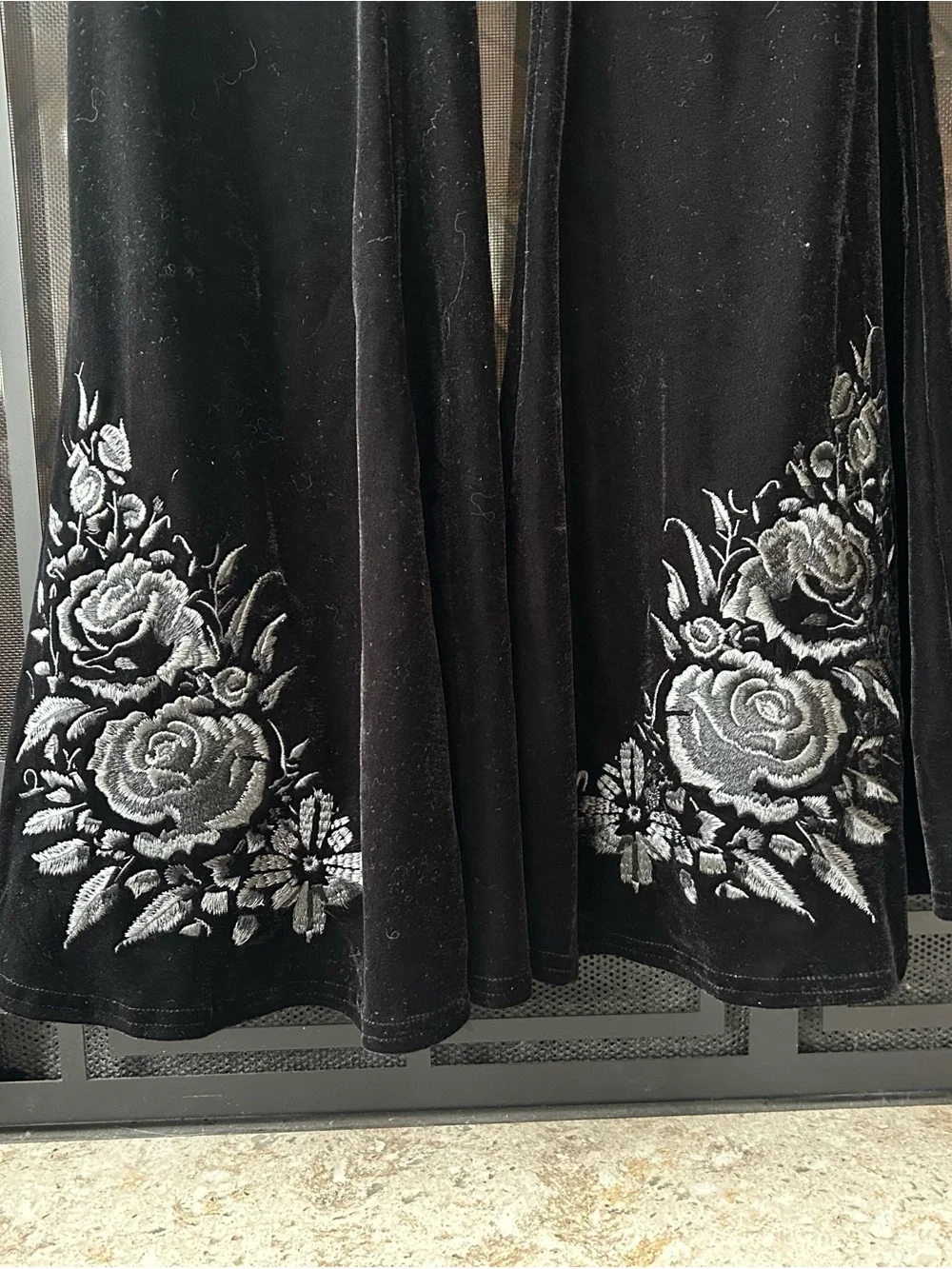 Killstar - [NWTs]A Devil’s Rose Velvet Embroidered Flares - Picture 4 of 7